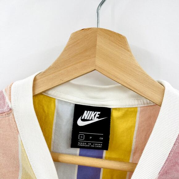 Nike colorful stripe cropped tee - Picture 2 of 4